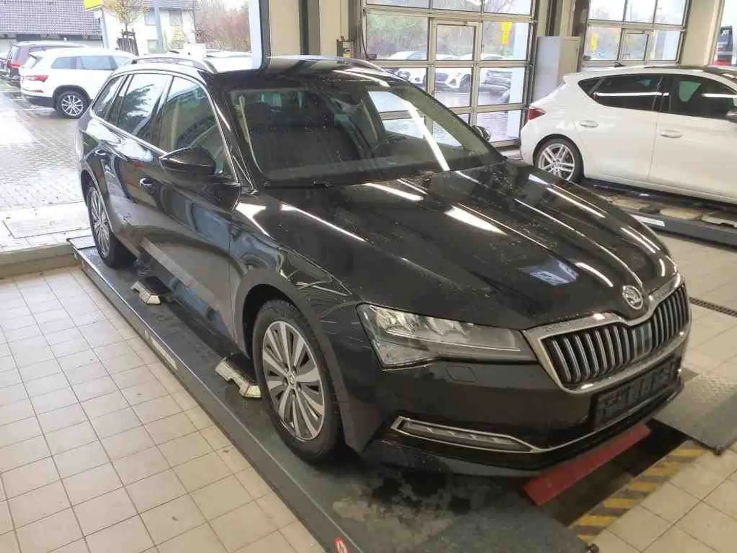 Skoda Superb Combi 2.0 TDI Style LED/StandHZ/AHK/4xSHZ Noir - 2