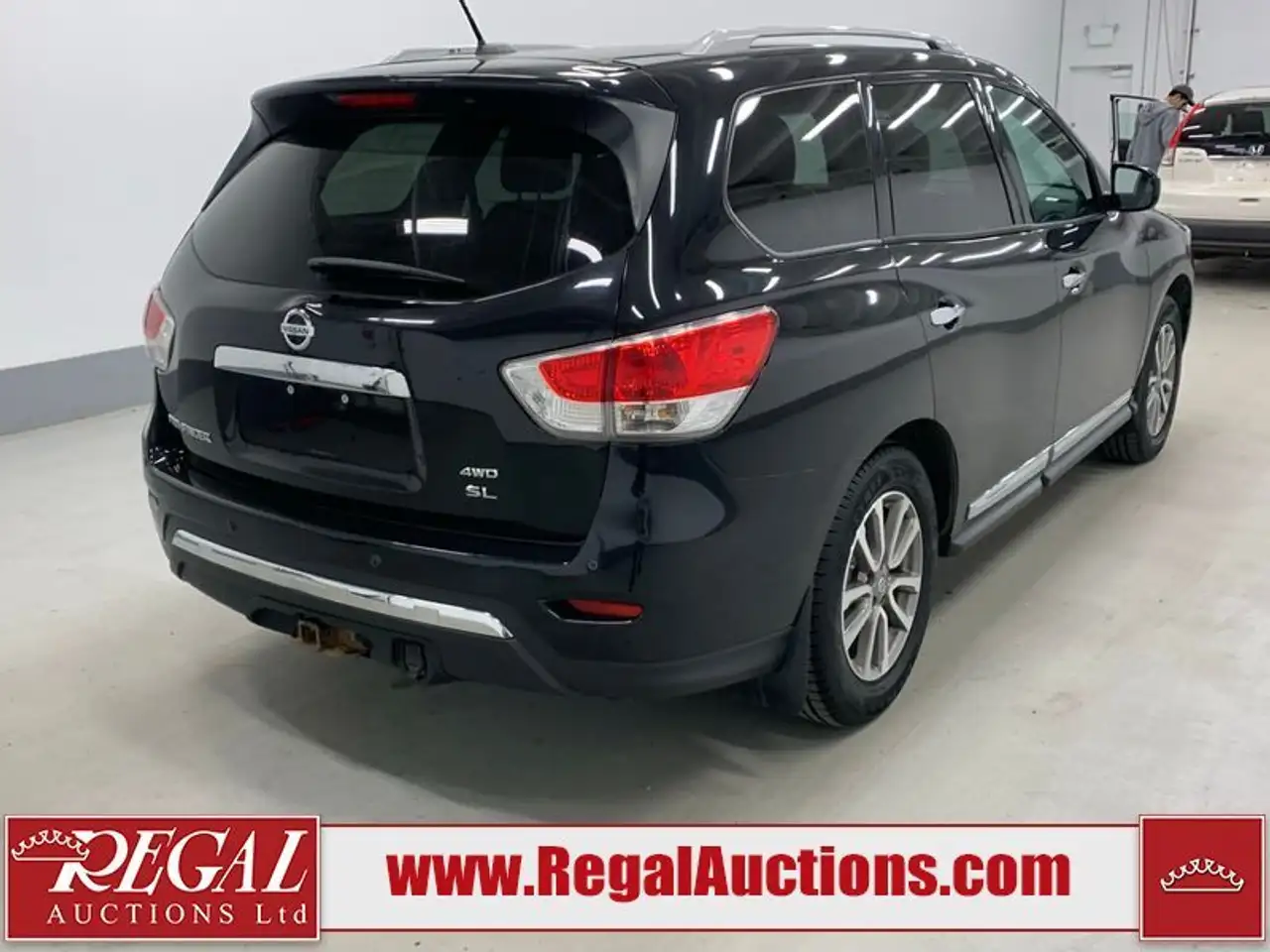 Nissan Pathfinder снимка Nissan Pathfinder