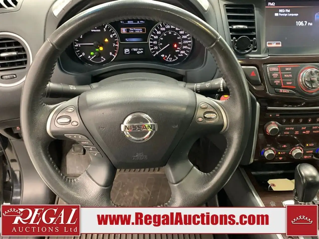 Nissan Pathfinder снимка Nissan Pathfinder