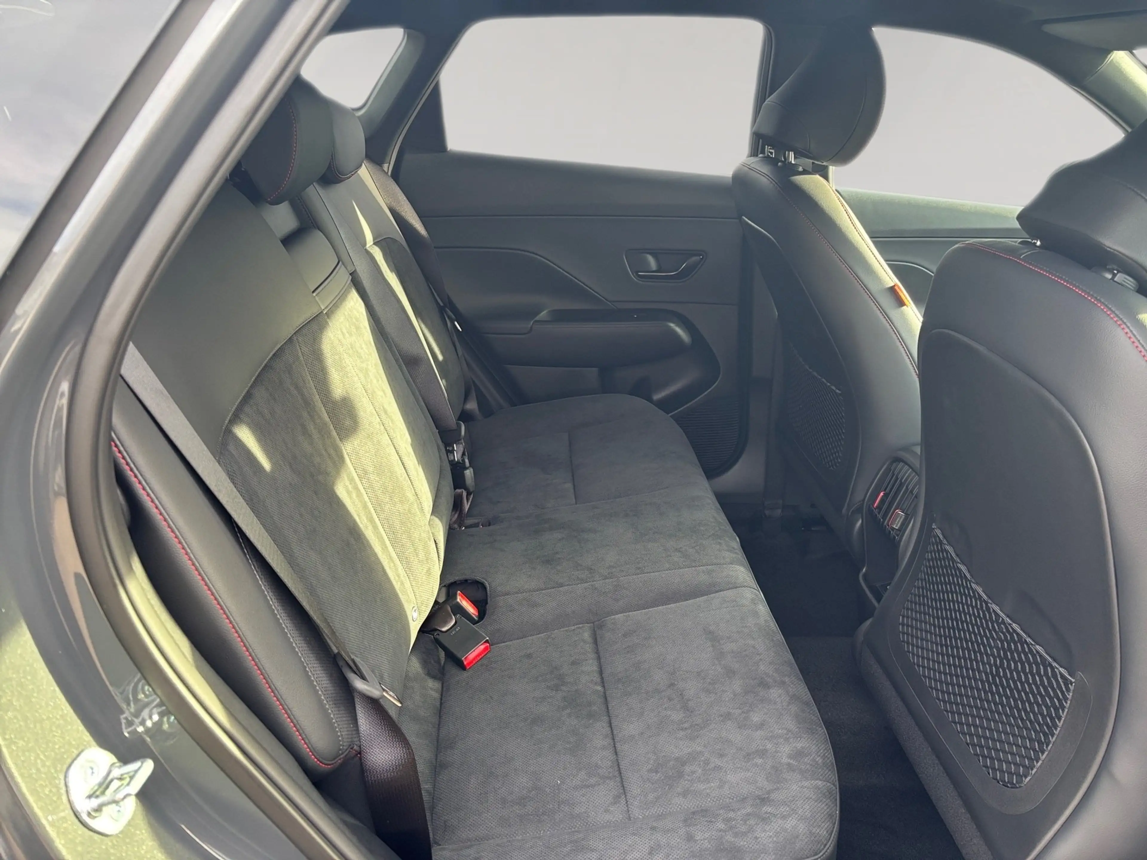 Hyundai KONA SX2 HEV 1.6L N-Line X mit Glas-Schiebedach — photo 13