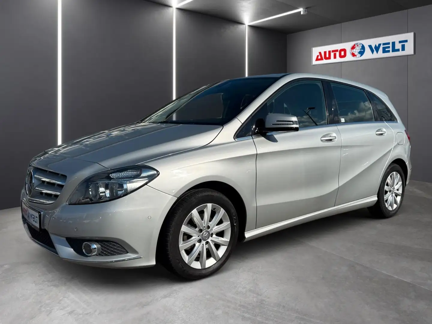 Mercedes-Benz B 180 Klimaanlage Sitzheizung Navigation PDC Серебристый - 1