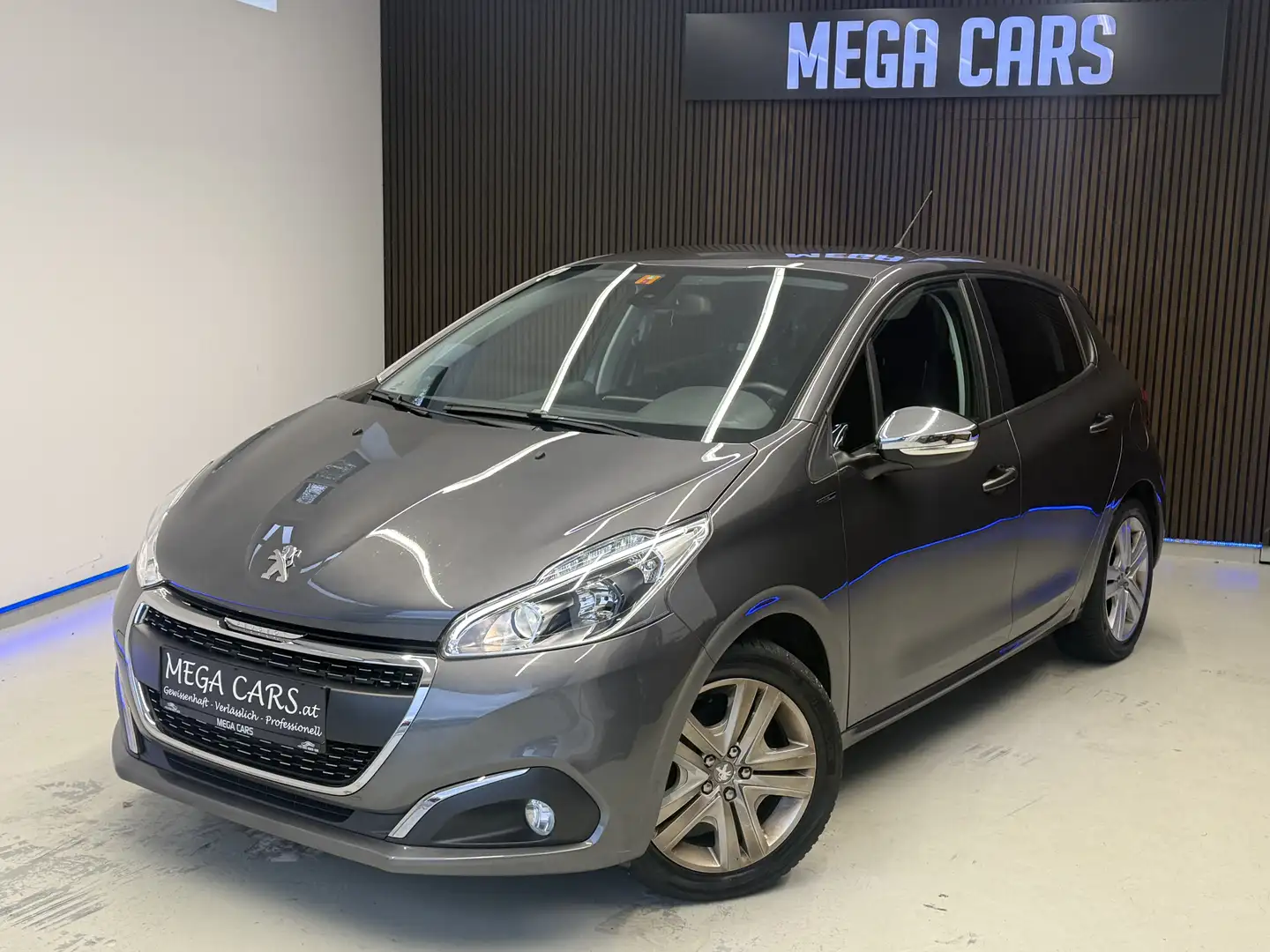 Peugeot 208 Active BlueHDi 100 S / 47.000KM / DIESEL / Grau - 1