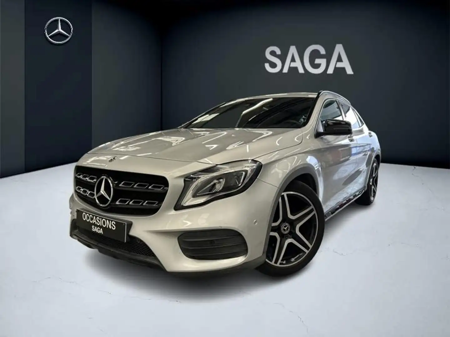 Mercedes-Benz GLA 180 AMG Pack Night Auto Plateado - 1
