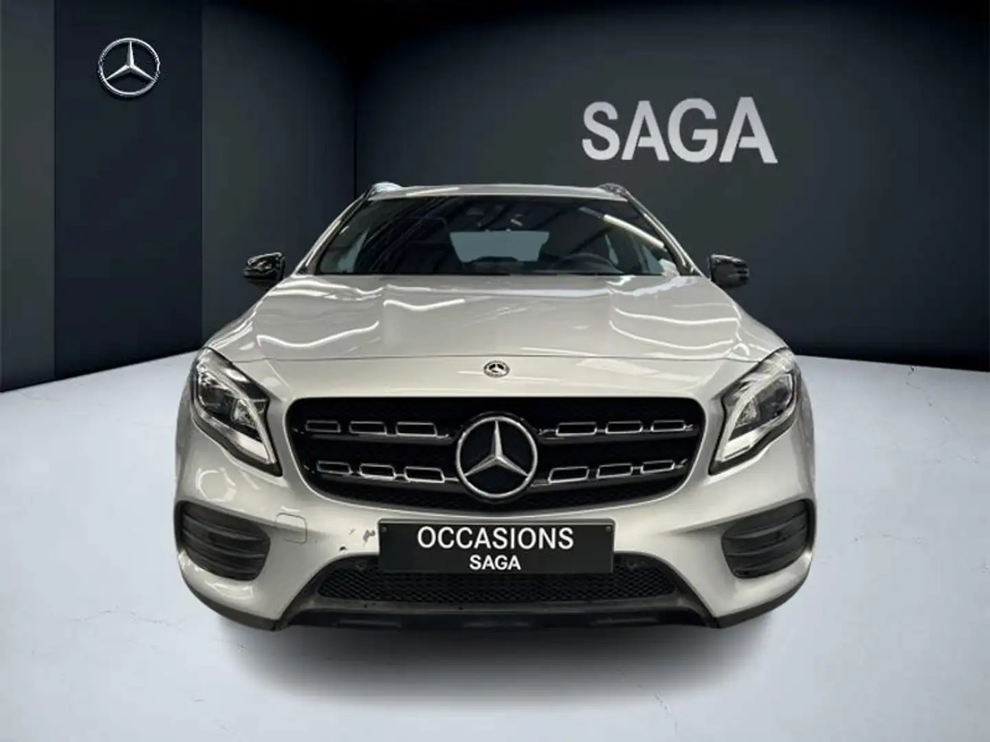 Mercedes-Benz GLA 180 AMG Pack Night Auto Plateado - 2