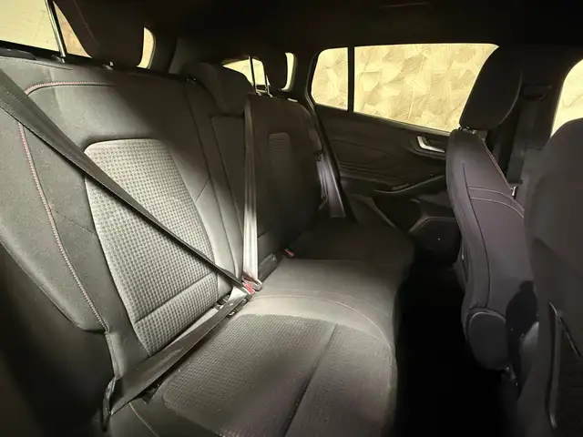 Ford Focus view 12