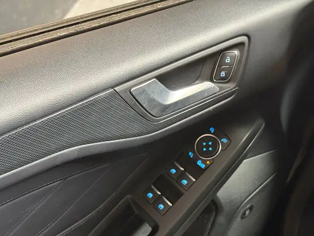 Ford Focus view 13