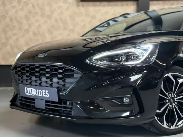 Ford Focus view 3
