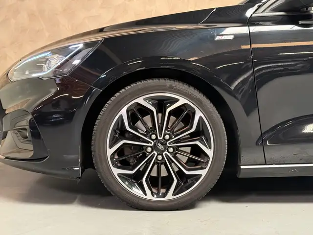 Ford Focus view 6