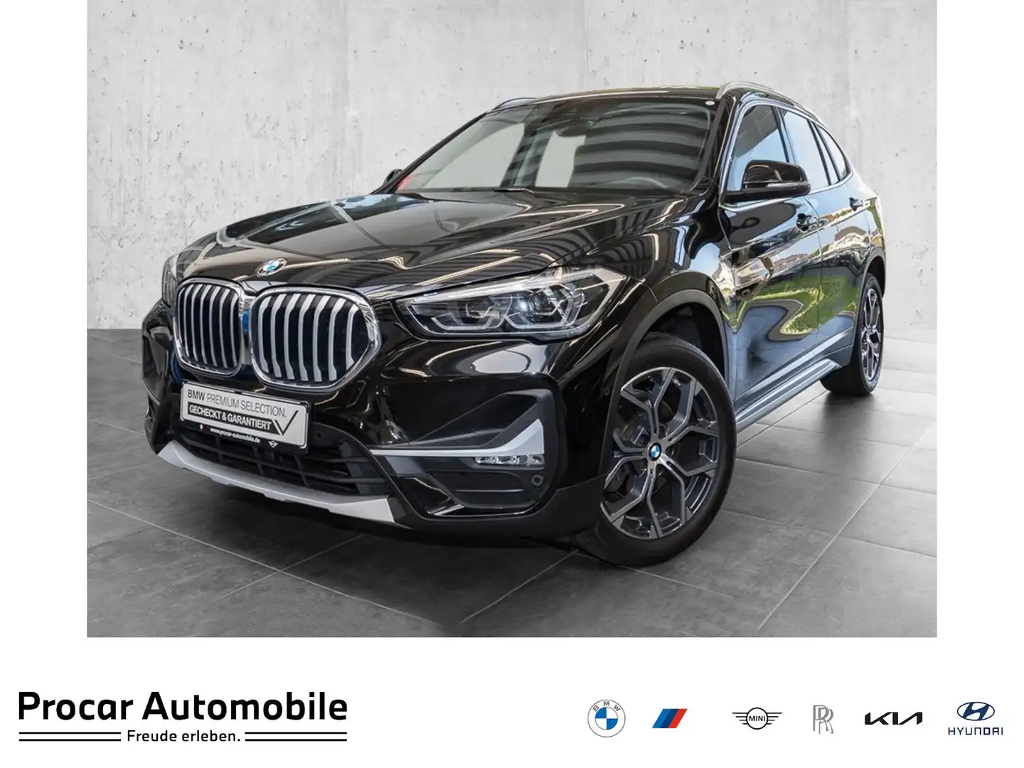 BMW X1 sDrive18d  xLine HiFi DAB LED RFK Navi Shz Zwart - 1