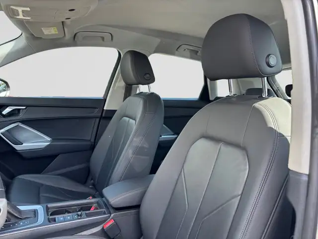 Audi Q3 view 9
