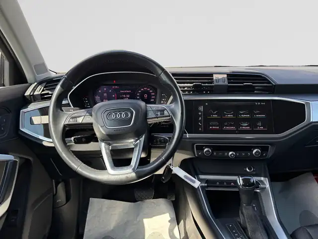 Audi Q3 view 11