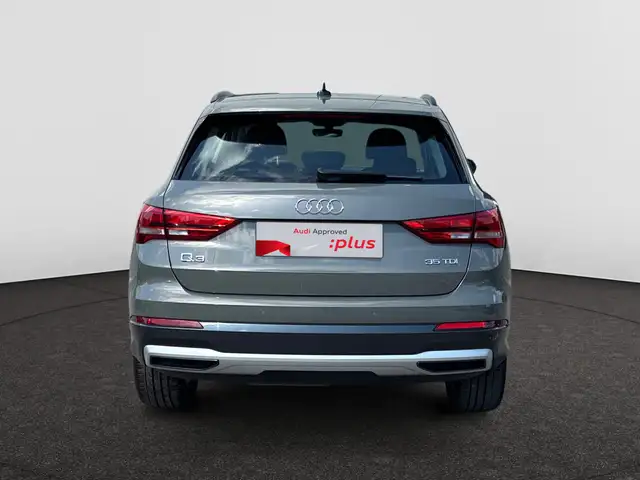 Audi Q3 view 6