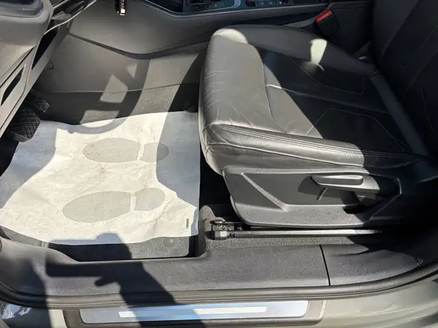 Audi Q3 view 10