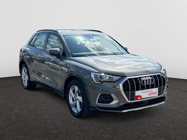 Audi Q3 view 4