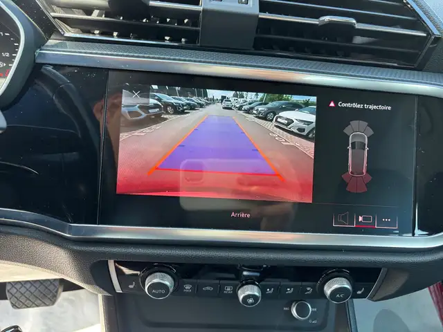 Audi Q3 view 13