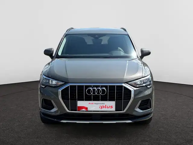 Audi Q3 view 3