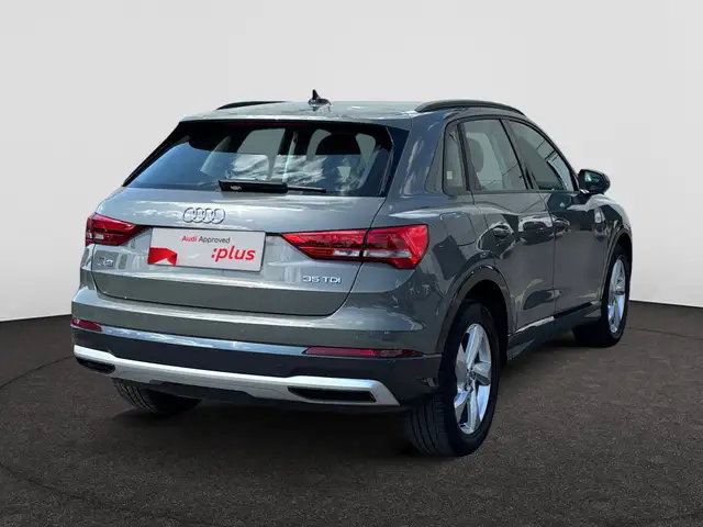 Audi Q3 view 5