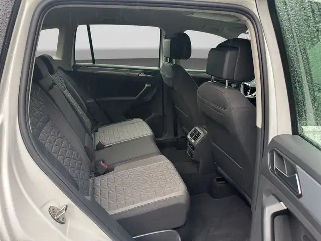 Volkswagen Tiguan view 6