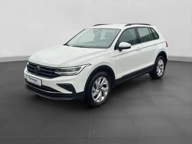 Volkswagen Tiguan view 2
