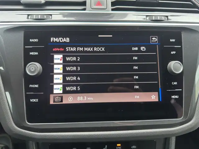 Volkswagen Tiguan view 12