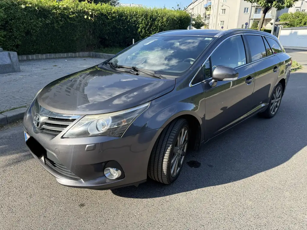 Toyota Avensis 2014 из Европы — купить под ключ