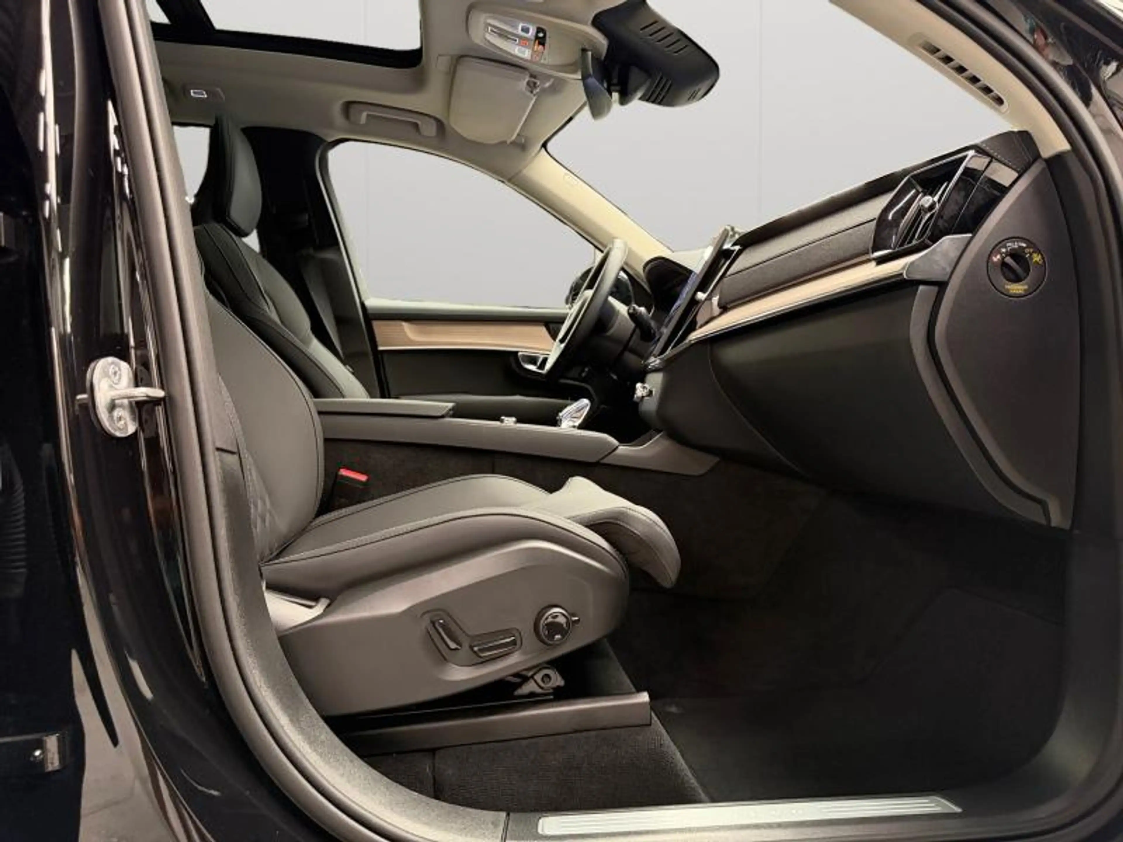 Volvo XC90 Facelift B5 AWD Plus Bright / Essence — photo 15