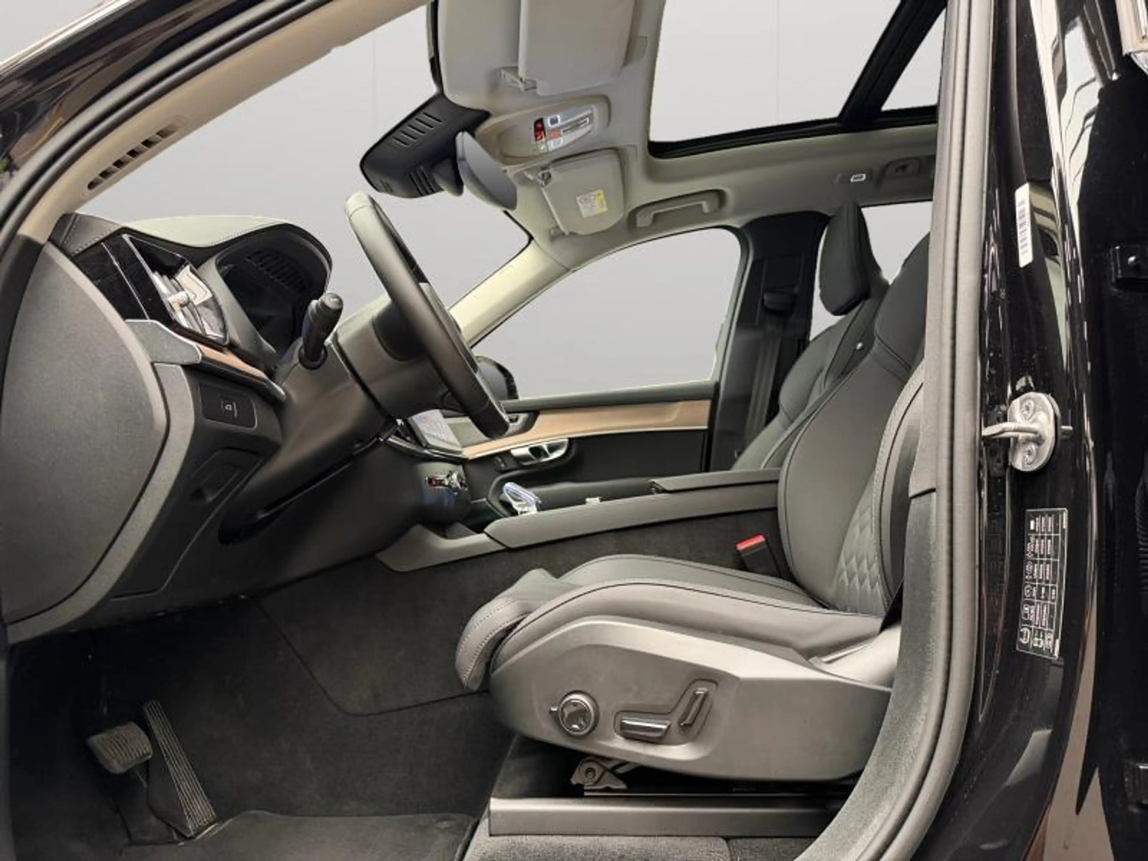 Volvo XC90 Facelift B5 AWD Plus Bright / Essence — photo 9