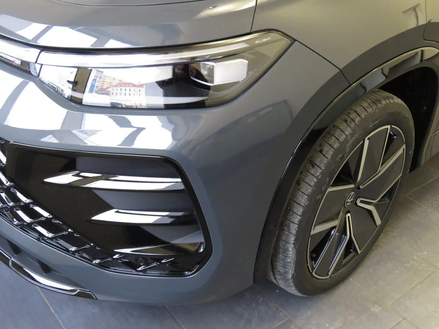 Volkswagen Tayron Sport eHybrid DSG 150kW Grau - 2