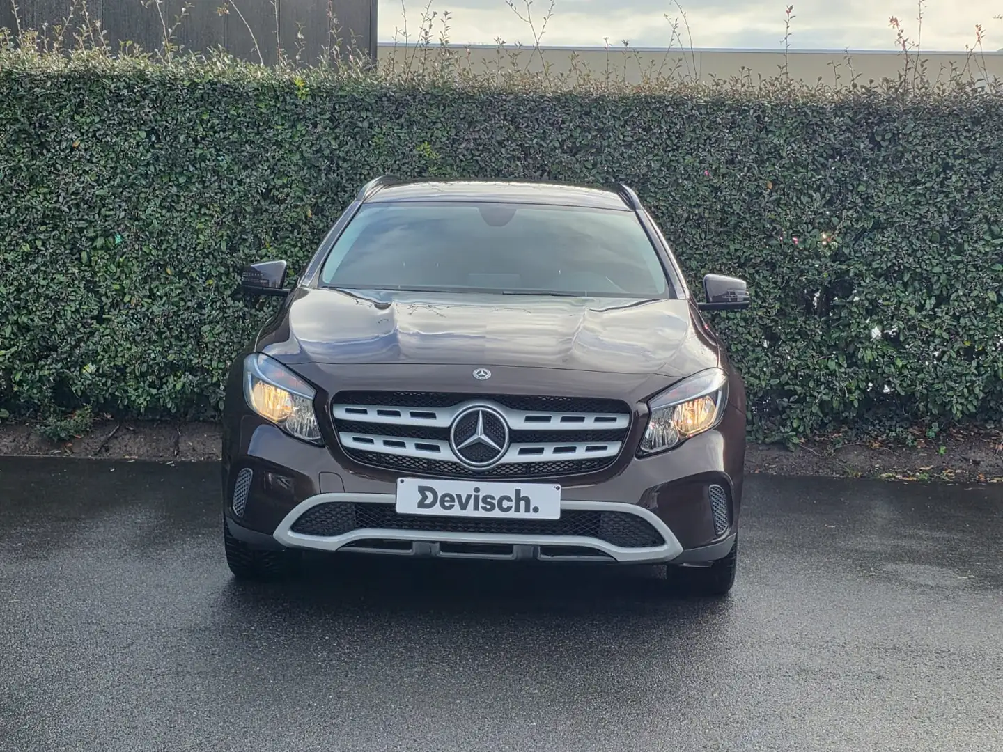 Mercedes-Benz GLA 180 Brun - 2