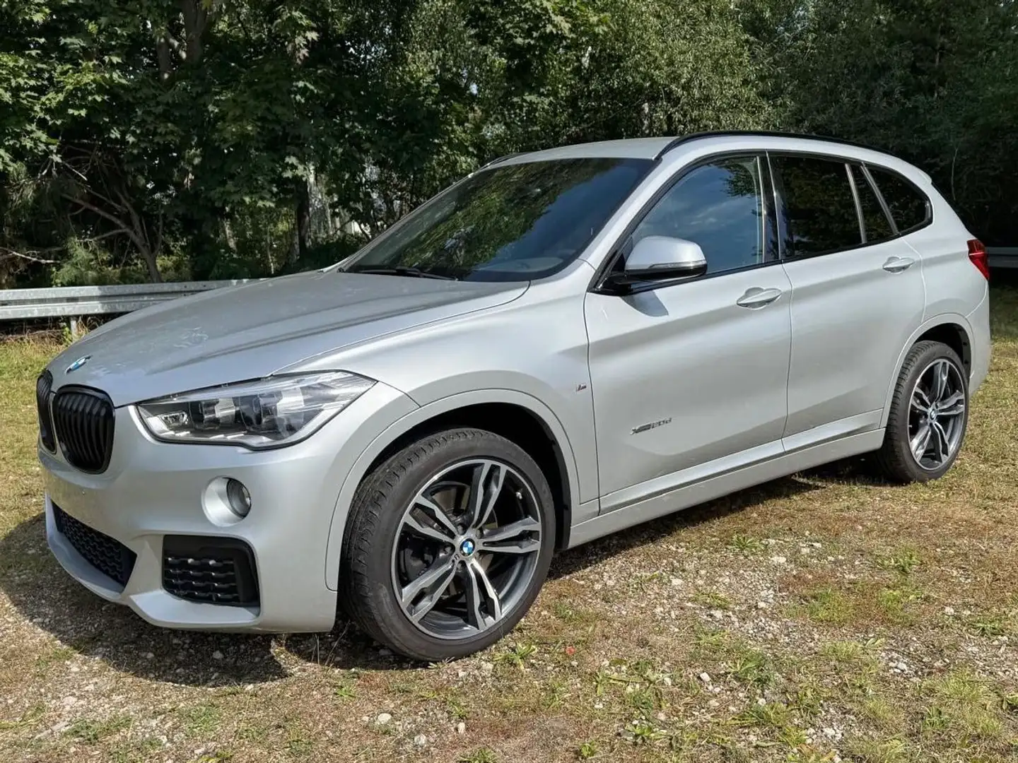 BMW X1 xDrive 20d M Sport Steptronic+LED+Sitzheizung Silber - 1
