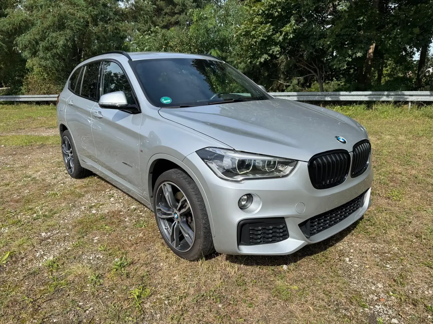 BMW X1 xDrive 20d M Sport Steptronic+LED+Sitzheizung Silber - 2