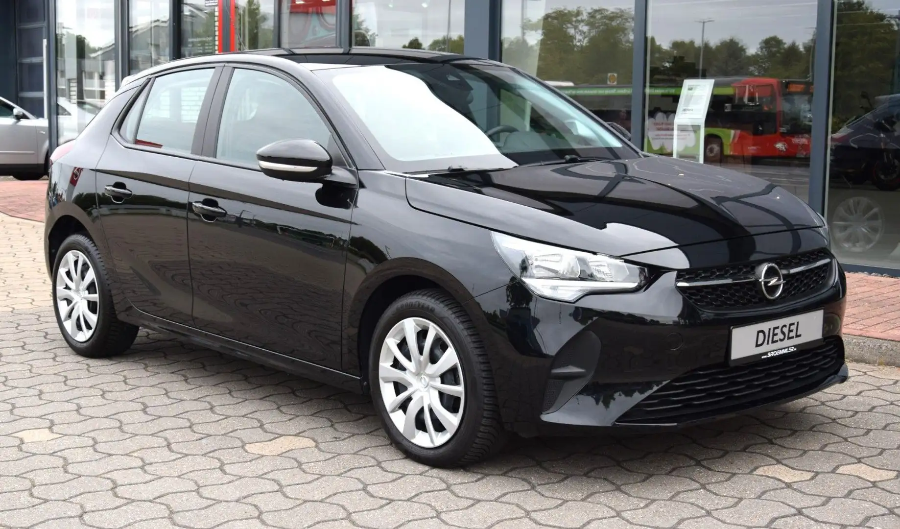 Opel Corsa Edition 1,5 Diesel Navi SH Tempomat Zwart - 2