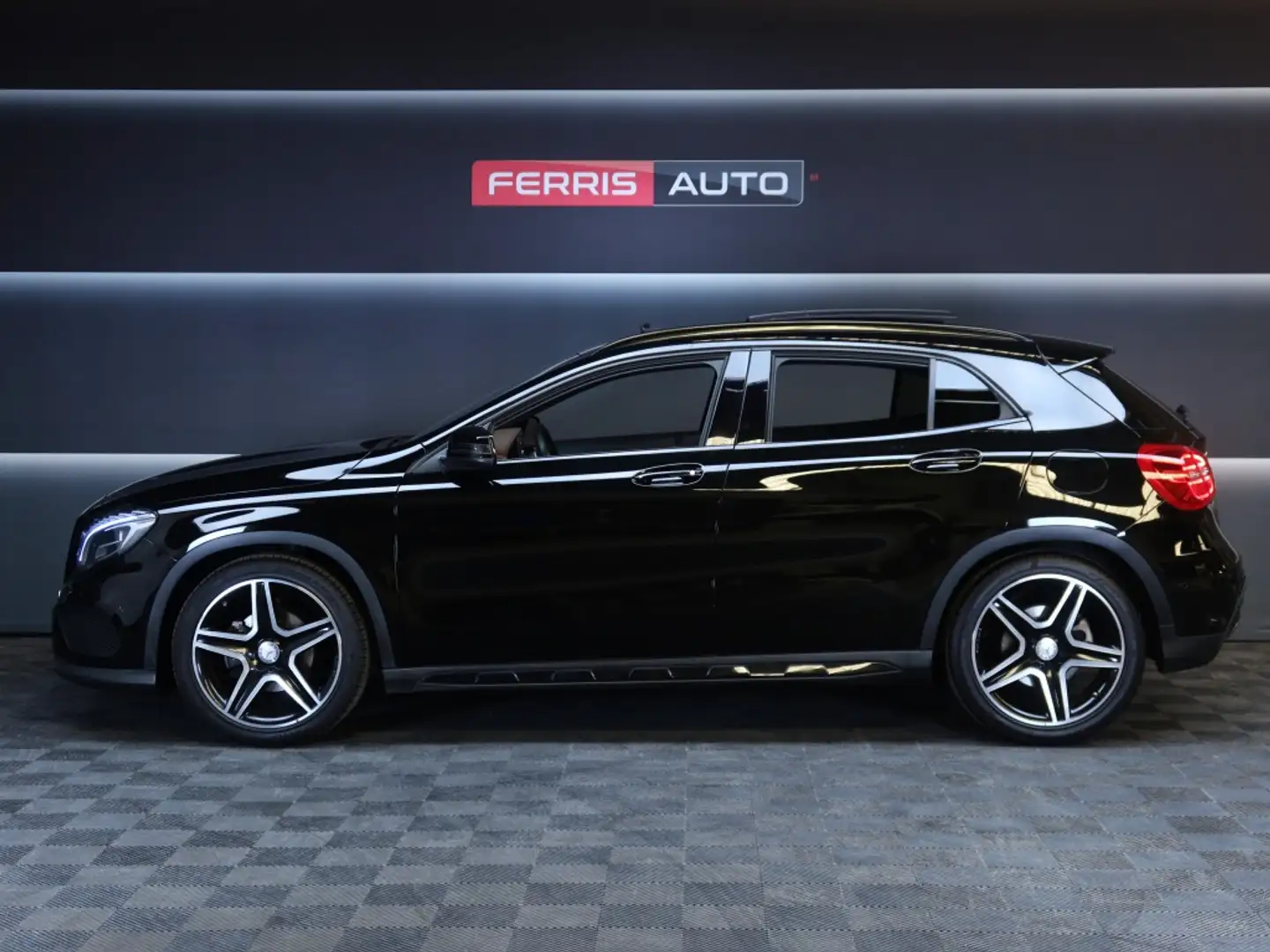 Mercedes-Benz GLA 200 AMG Line Noir - 2