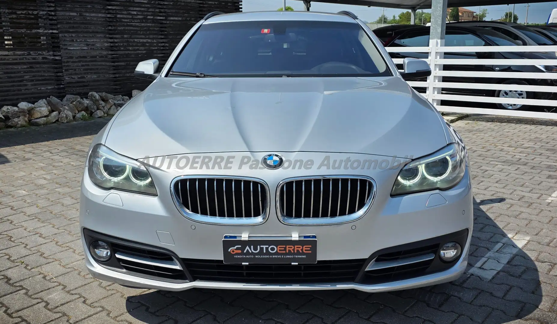 BMW 525 d Touring Xdrive Silber - 2