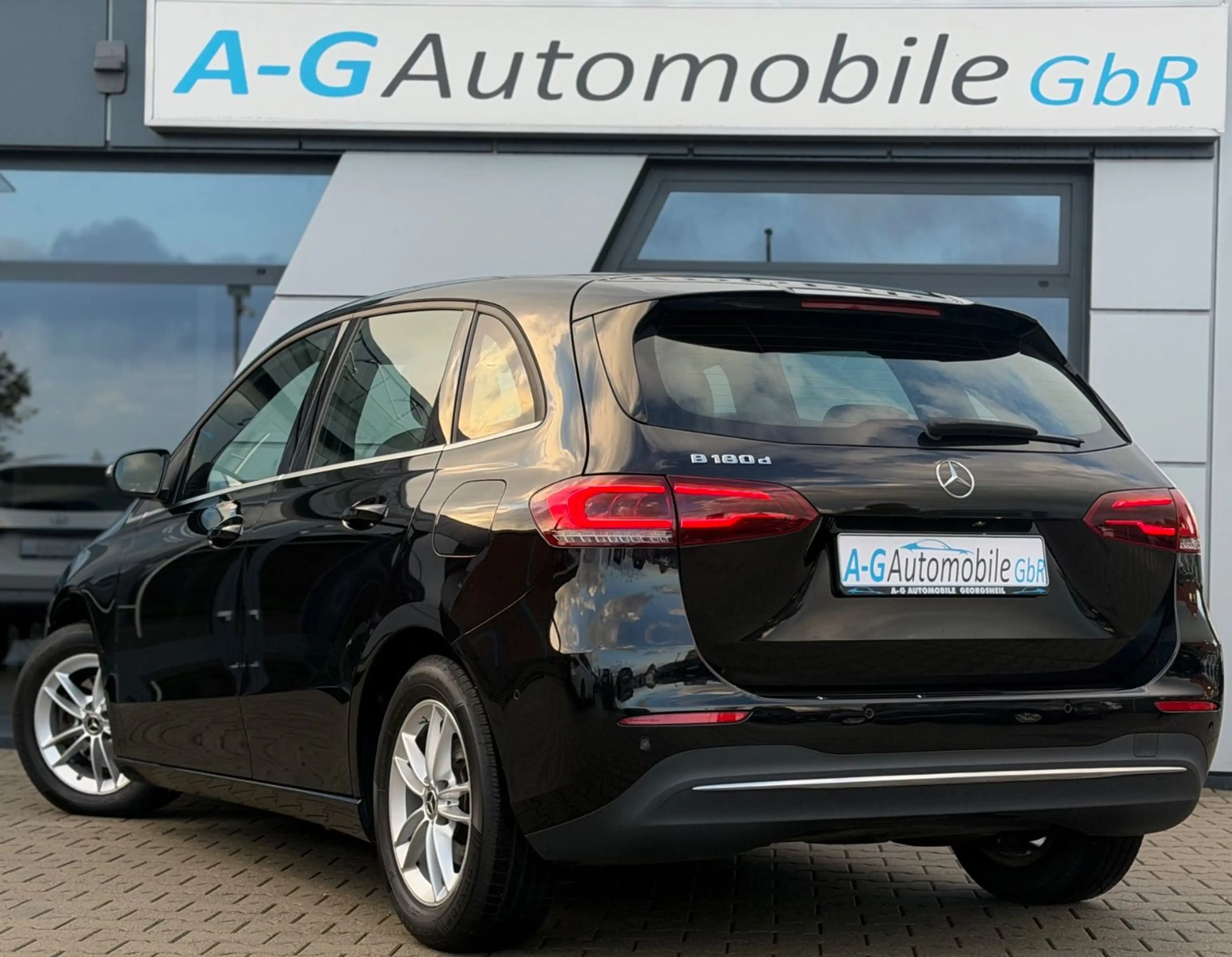 Mercedes-Benz B 180 d Style Automatik Kamera LED AHK CarPlay — photo 7