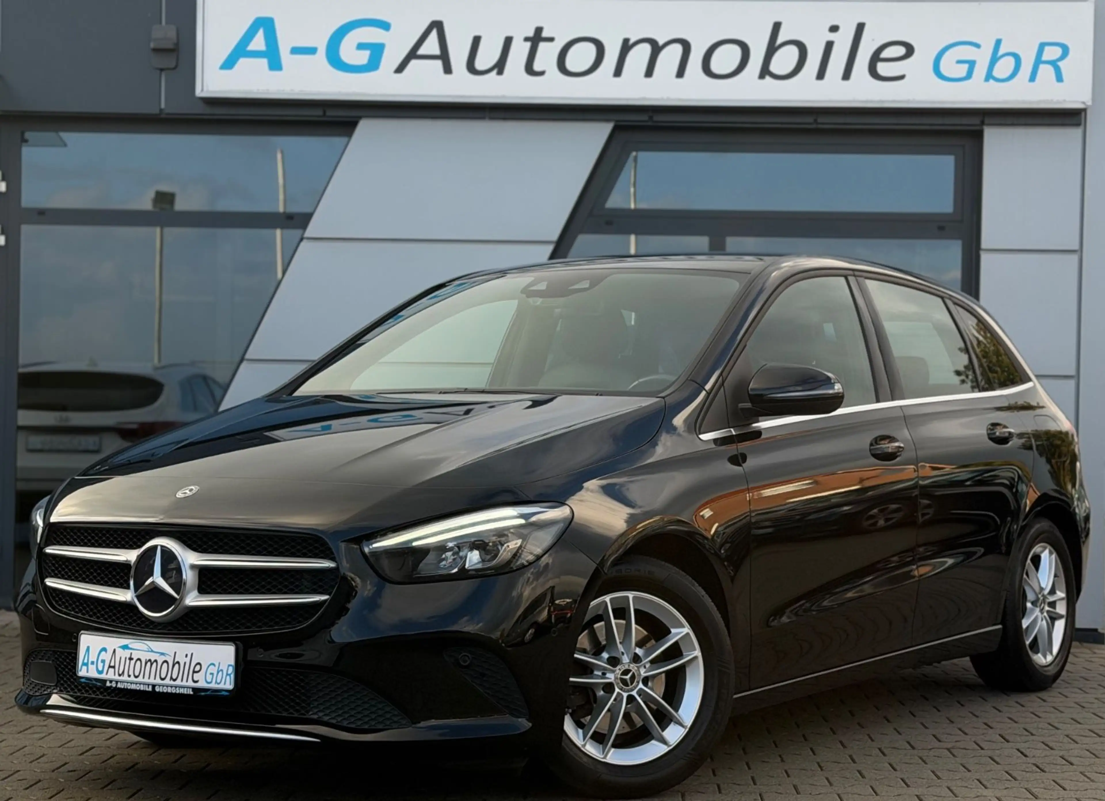 Mercedes-Benz B 180 d Style Automatik Kamera LED AHK CarPlay — photo 10