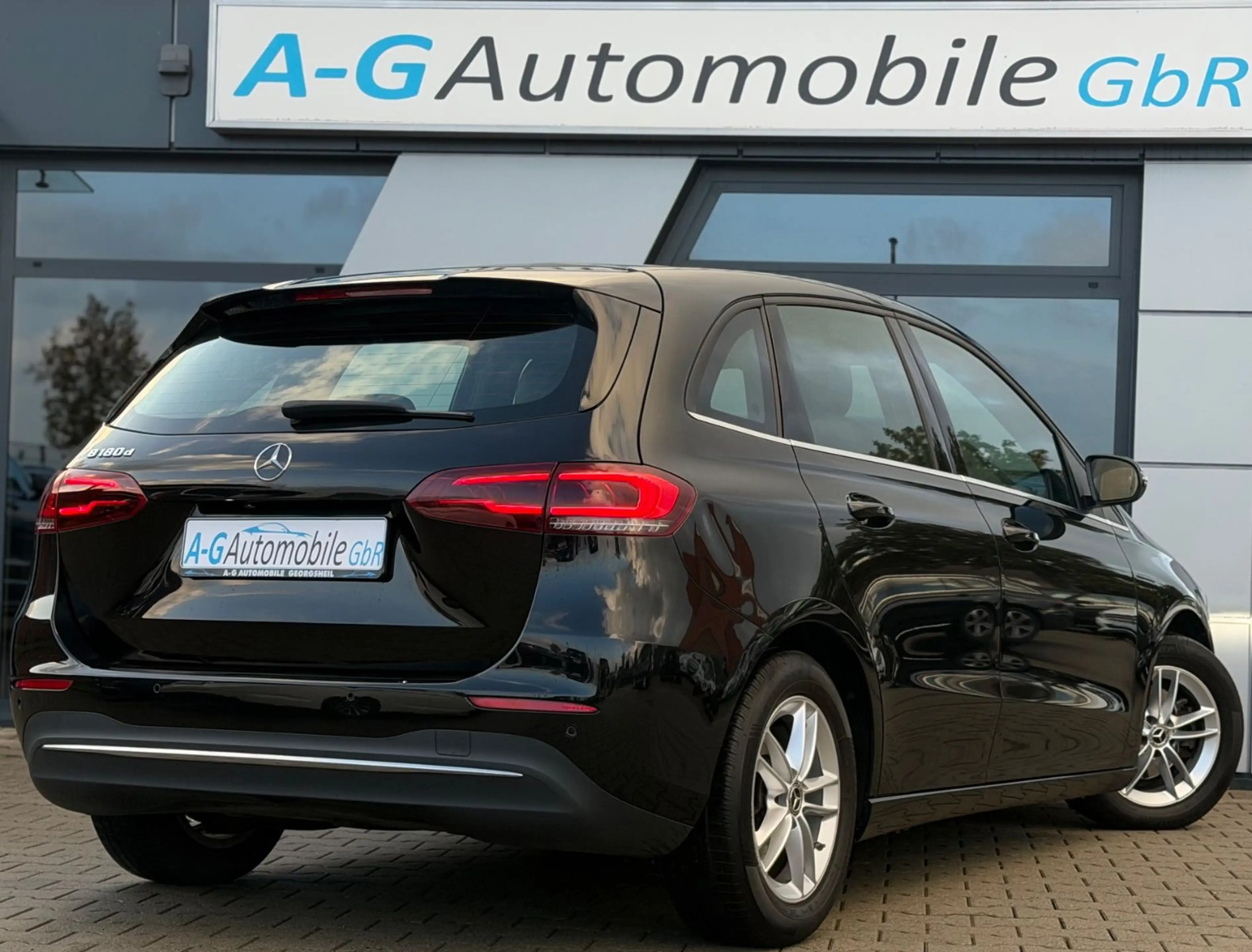 Mercedes-Benz B 180 d Style Automatik Kamera LED AHK CarPlay — photo 4