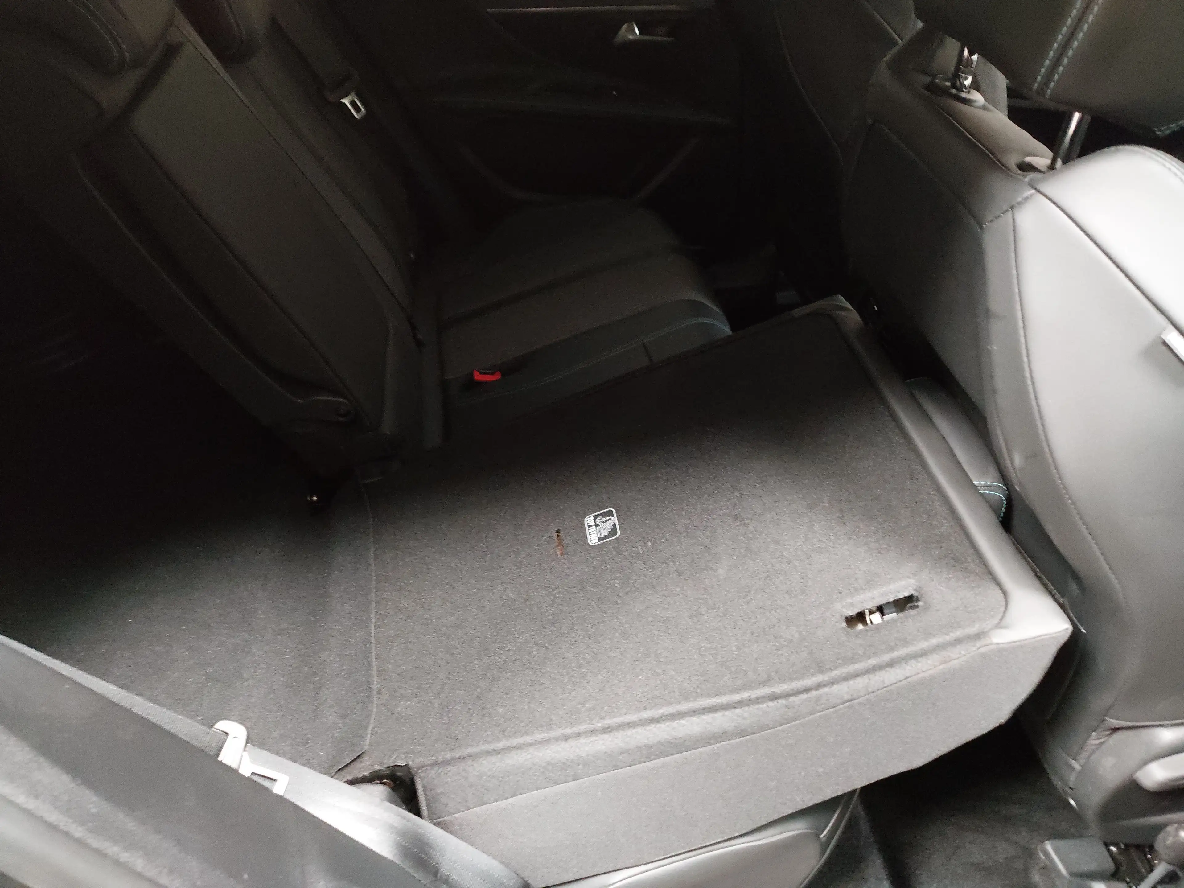 Peugeot 3008 Hybrid 225 T-Leder Navi LED — photo 11