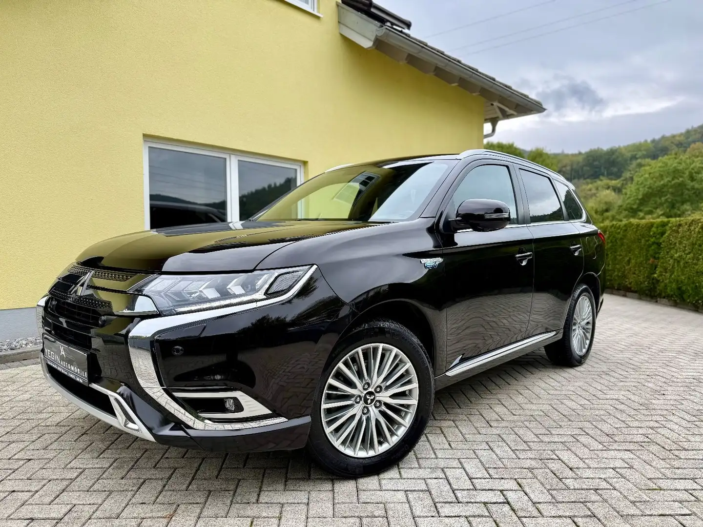 Mitsubishi Outlander 2.4 PHEV Intro Edition 4WD Kamera-LED Schwarz - 2