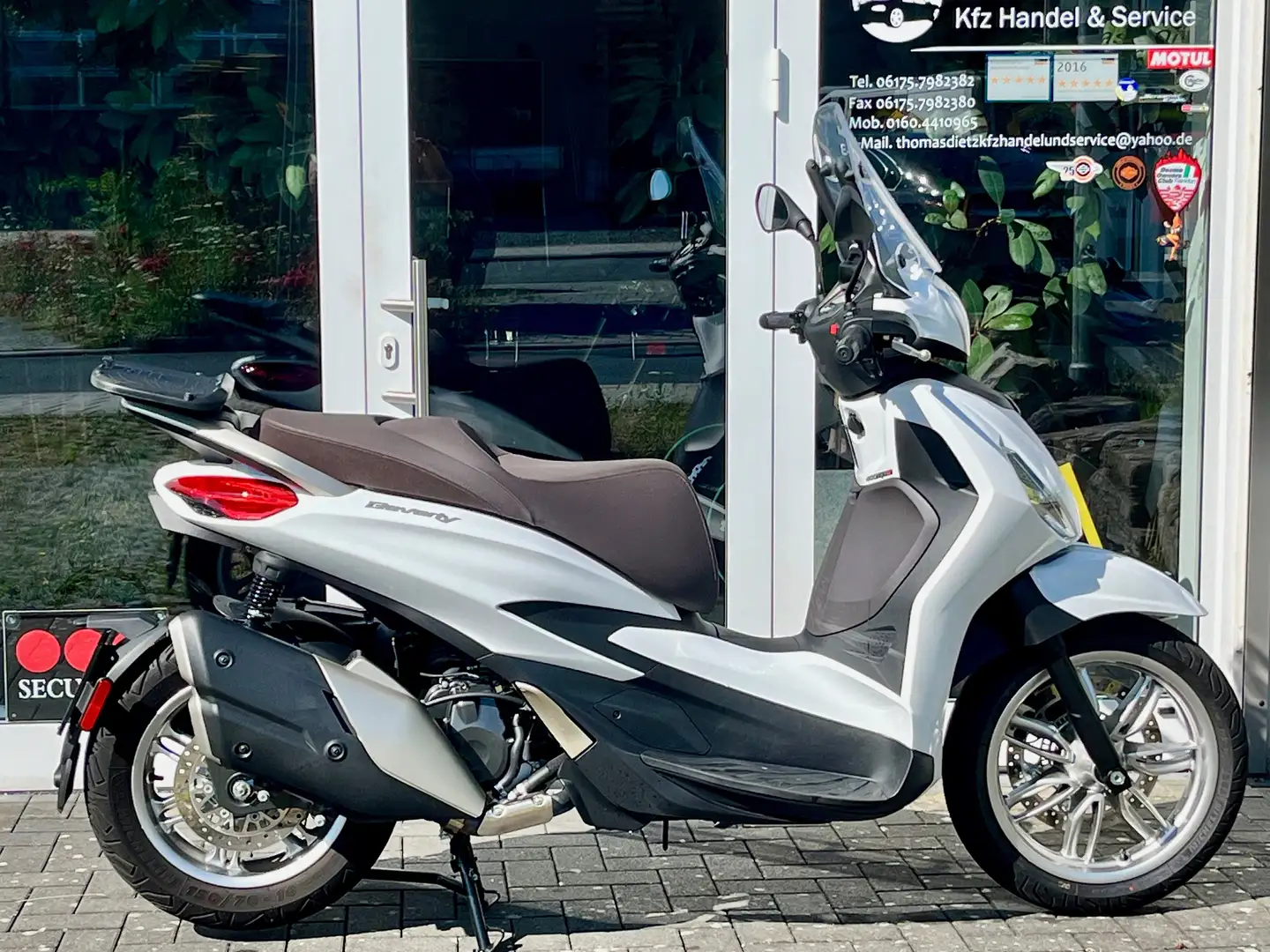 Piaggio Beverly 400 MiA HPE  1. Hand Touring Topcase Connectet App Alb - 1