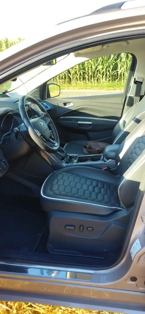 Ford Kuga 2.0 TDCi 4x4 Aut. Vignale Beige - 2