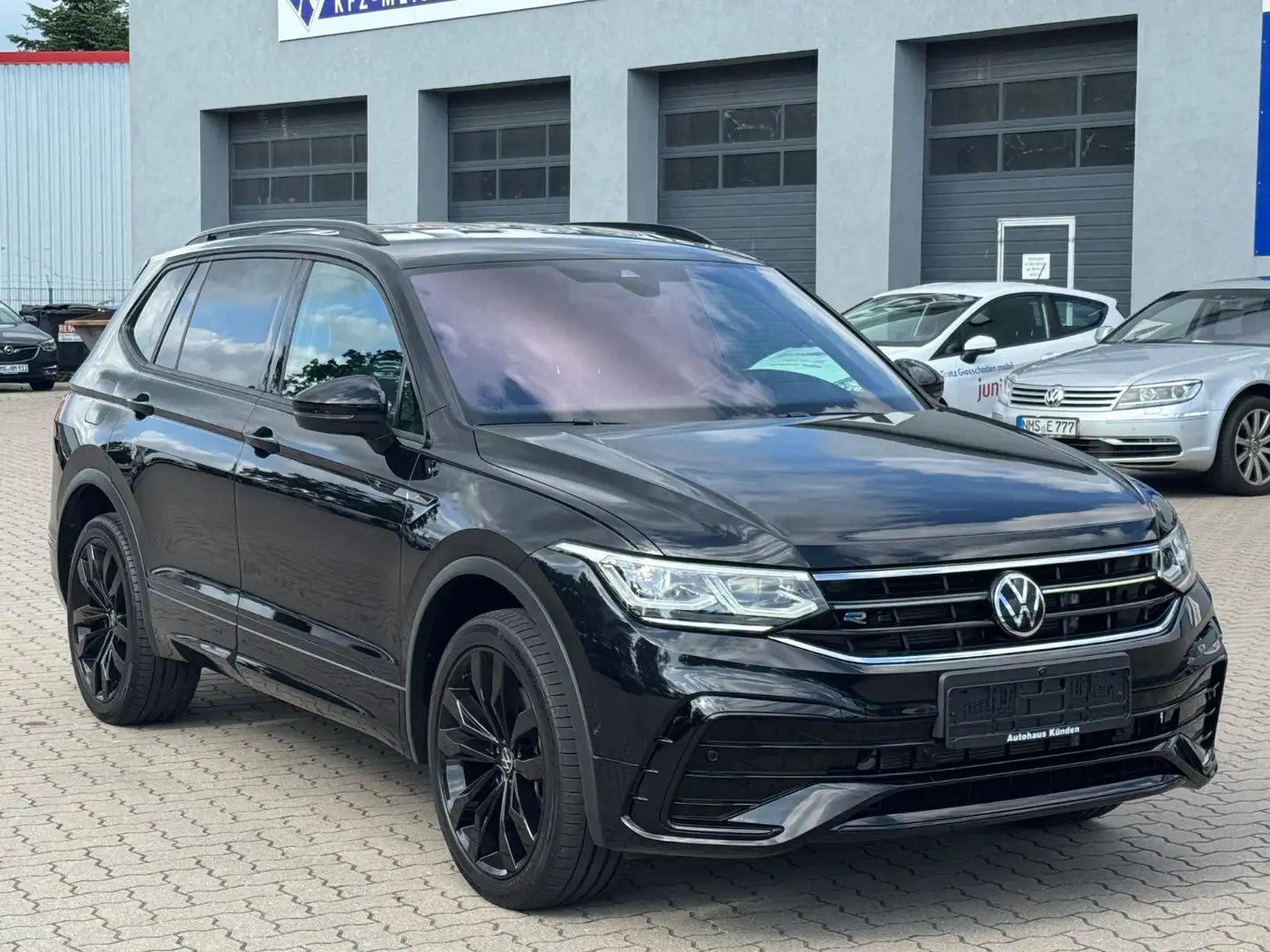 Volkswagen Tiguan Allspace R-Line 4M °B&S°360°HUP°AHK° Schwarz - 2