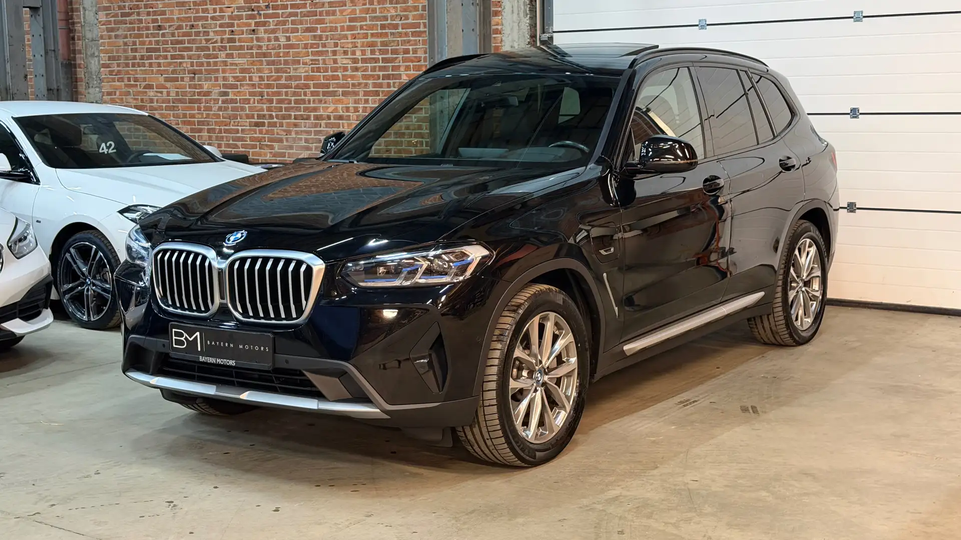BMW X3 xDrive30e Plug in Hybride Benzine Facelift Pano Zwart - 1