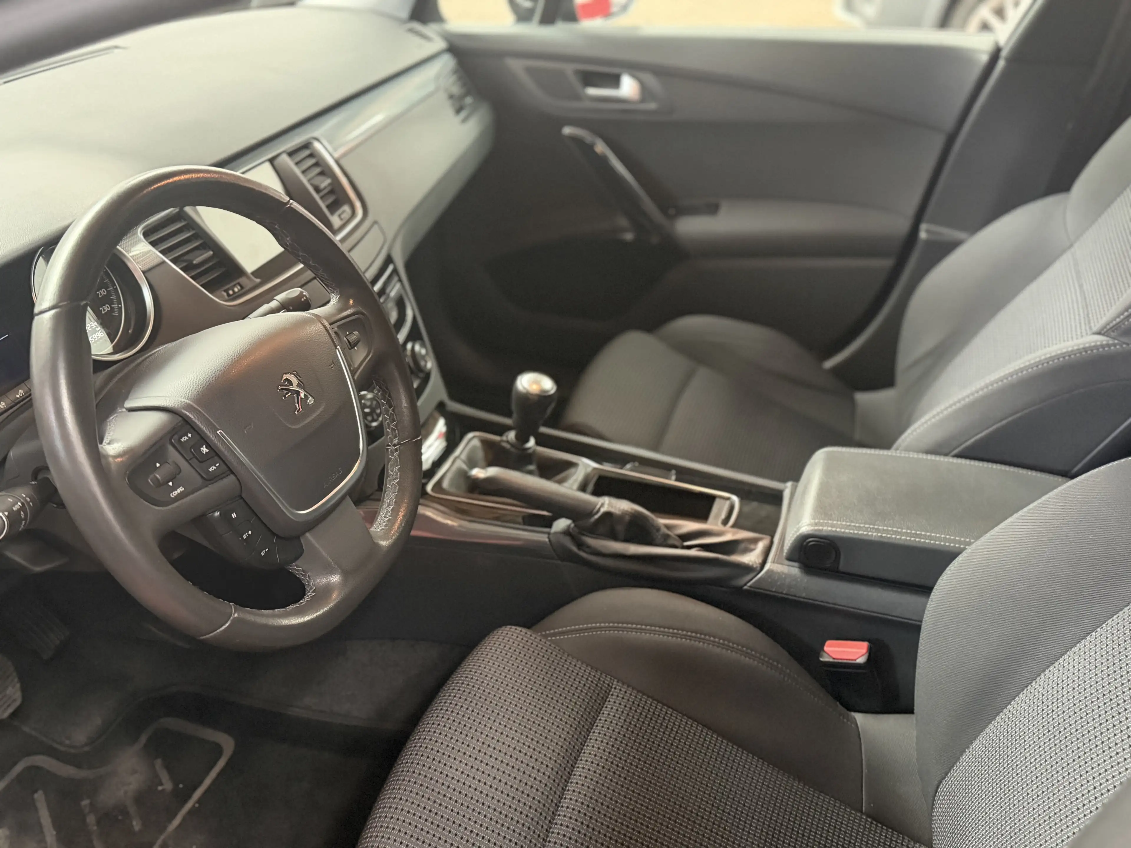 Peugeot 508 508 SW 1.6 BlueHDi Special Edition S — photo 6