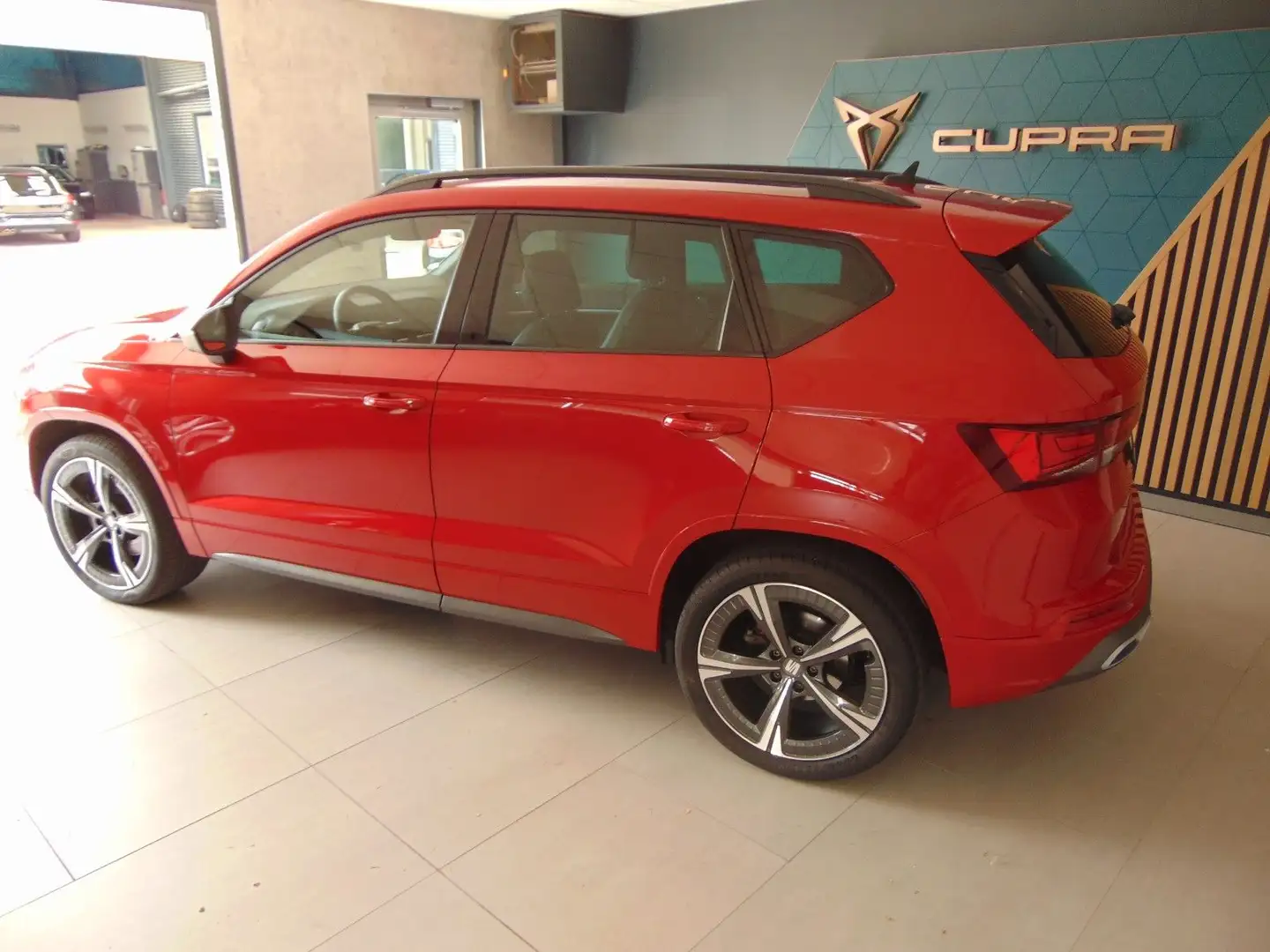 SEAT Ateca Ateca FR 4Drive 2.0 TSI DSG *AHK*Pano*Navi*uvm - 2