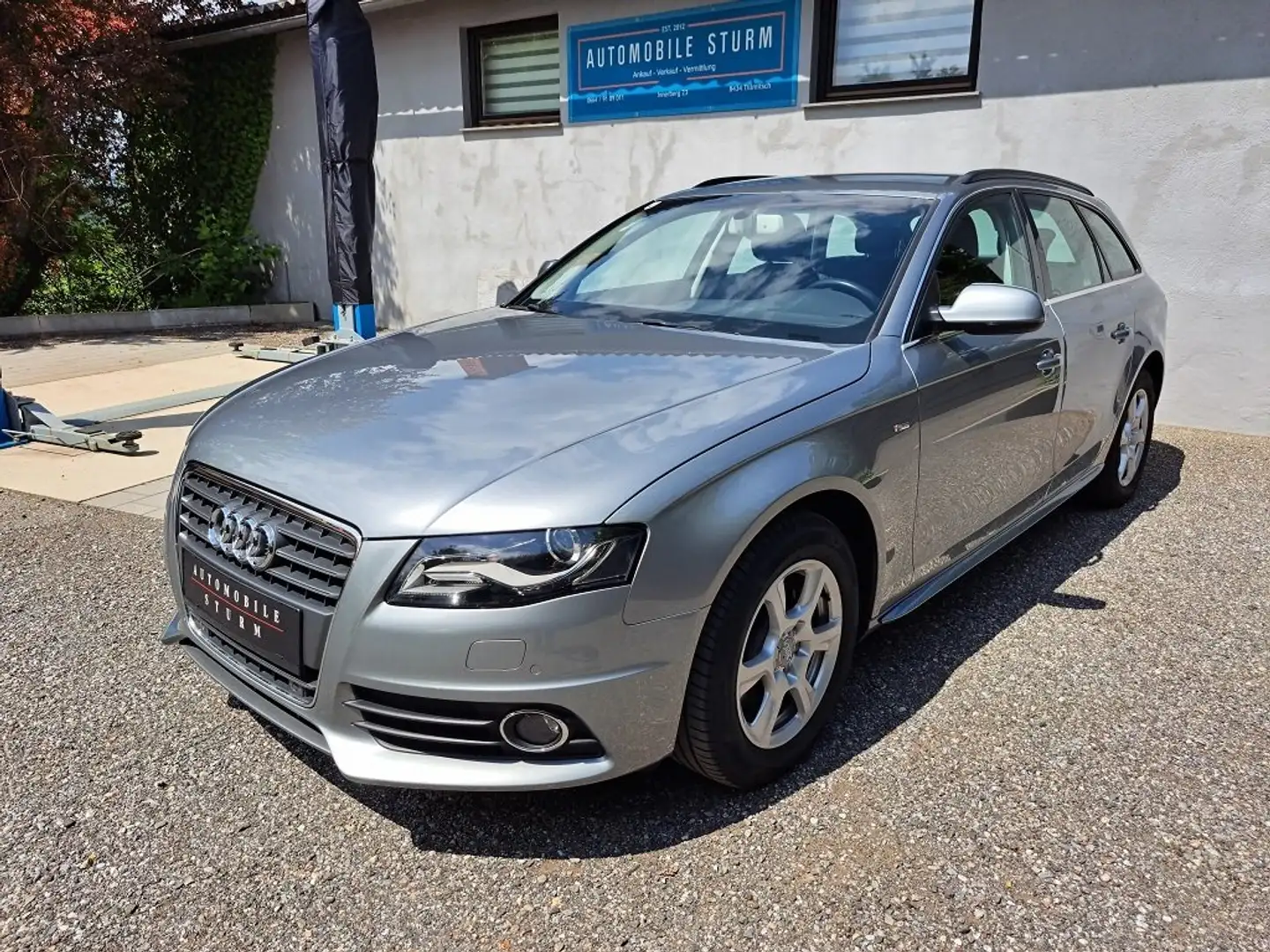 Audi A4 Avant 2.0 TDI -- S-Line Style -- Grau - 2