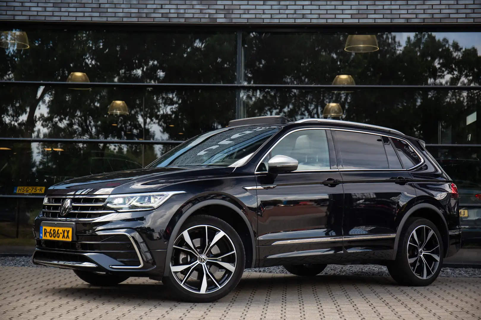 Volkswagen Tiguan Allspace 2.0 TSI 4Motion R-line 7p . , Pano dak, HUD, 360°c Zwart - 2