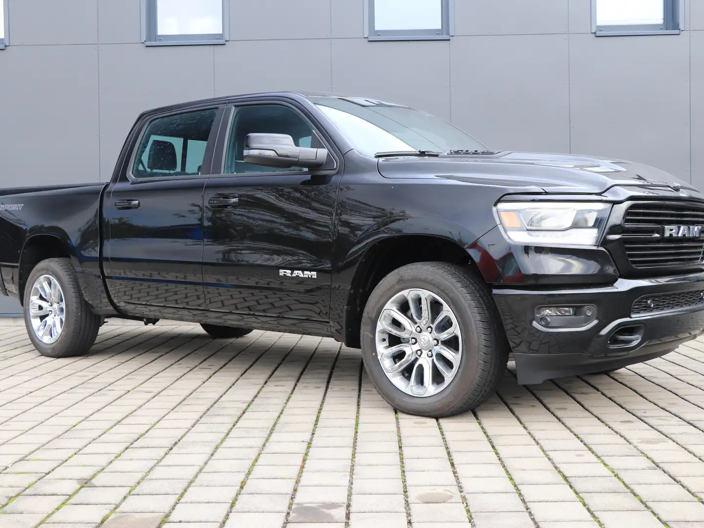 RAM 1500 RAM 1500 Crew Cab Shortbed Laramie GASANLAGE Noir - 2