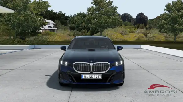 BMW 5 Series view 4