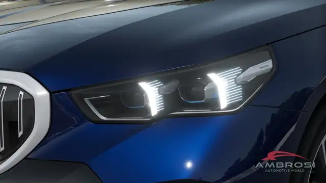 BMW 5 Series view 6